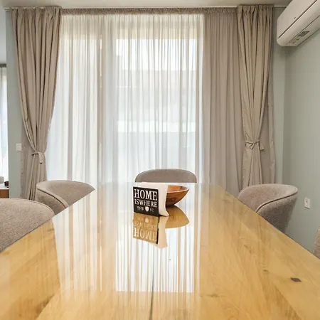 Sleek & Stylish 2-bedroom Appartement Plovdiv