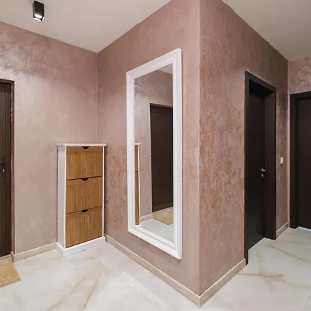 Sleek & Stylish 2-bedroom Lejlighed *