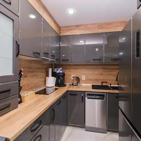 Lejlighed Sleek & Stylish 2-bedroom